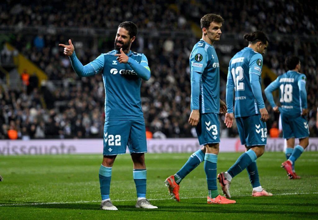 Isco celebrates against Vitoria Guimaraes
